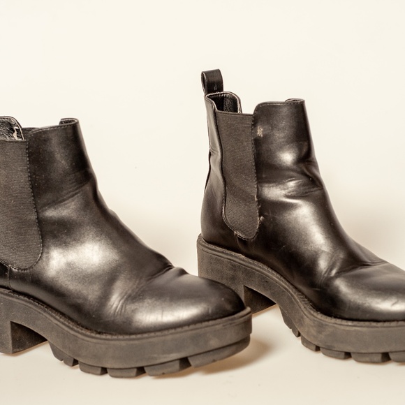 Black urban outfitters chunky heel boots size 9 Y2k - Picture 1 of 5